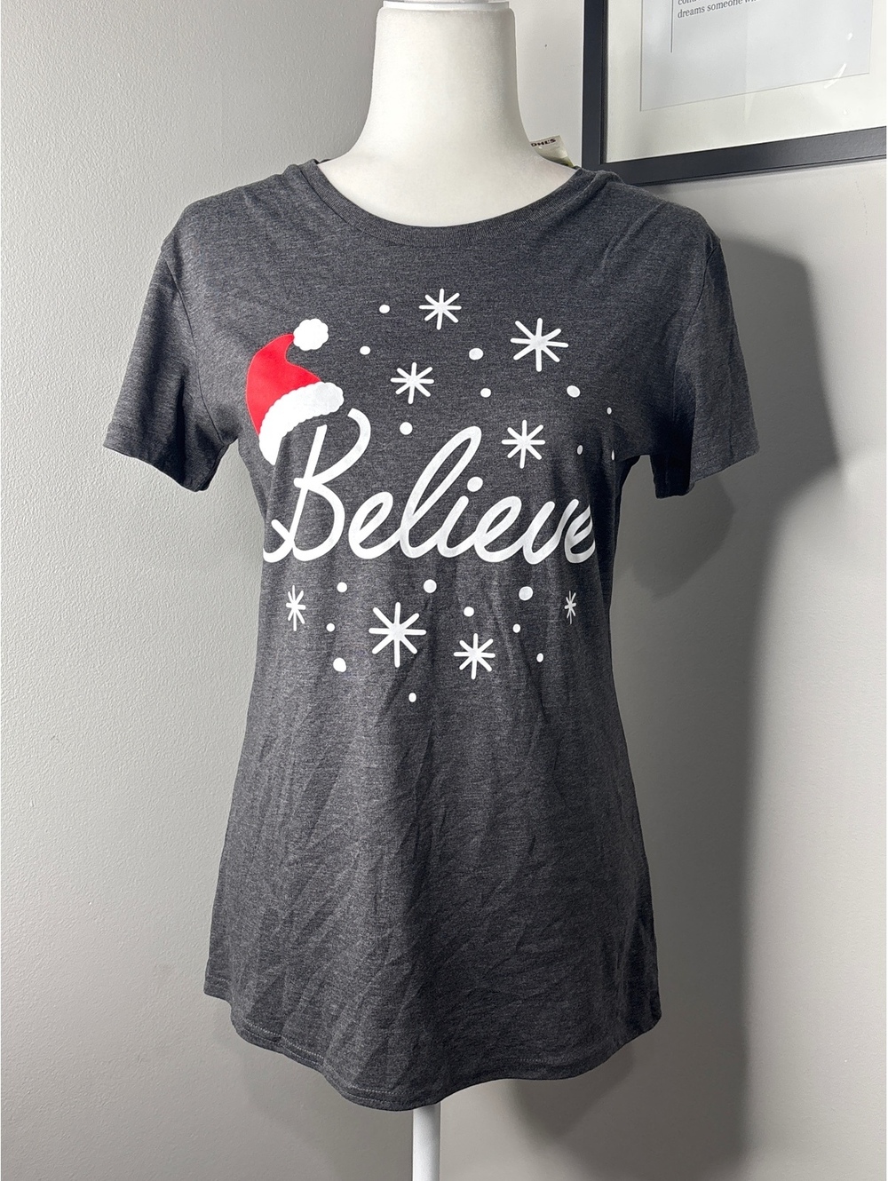 Instant Message Ladies Medium Gray Believe Holiday T-Shirt